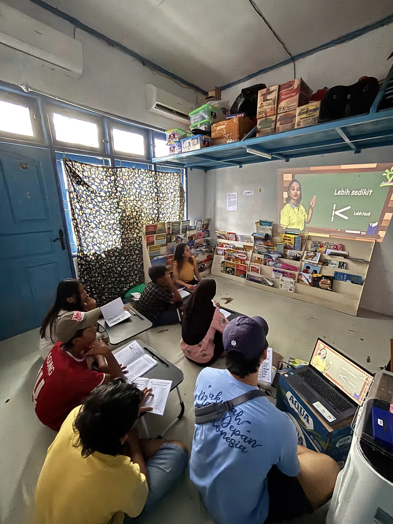 Students watch an online lesson together in the YSBM classroom
